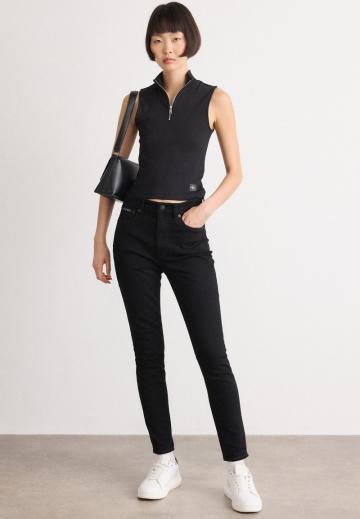 Узкие джинсы