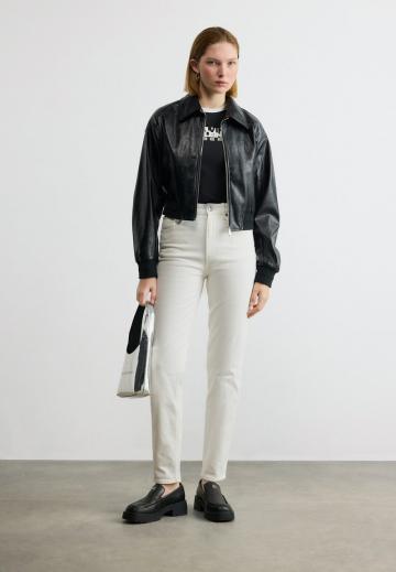 Узкие джинсы