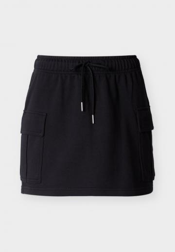 Юбка с накладными карманами