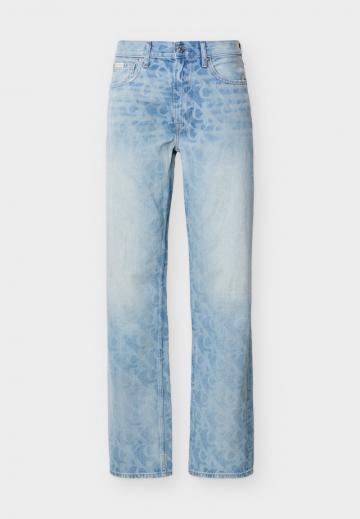 Прямые джинсы