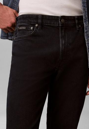 Узкие джинсы