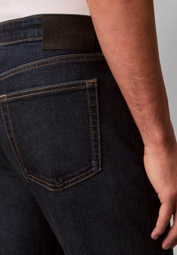 Узкие джинсы