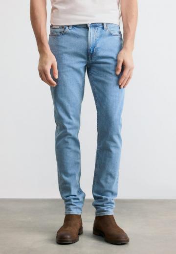 Узкие джинсы
