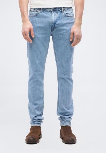 Узкие джинсы