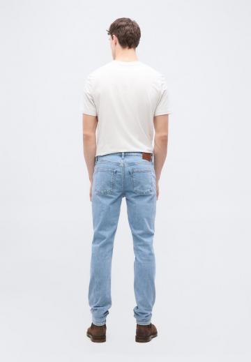 Узкие джинсы