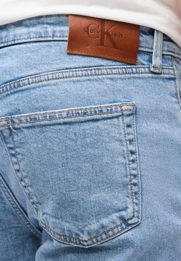 Узкие джинсы