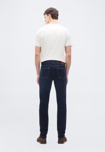 Узкие джинсы