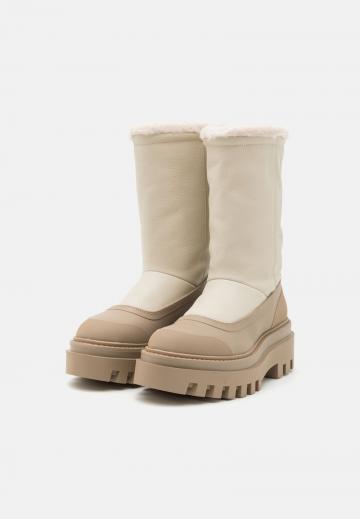 Зимние ботинки