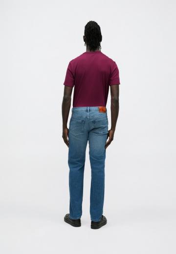 Прямые джинсы