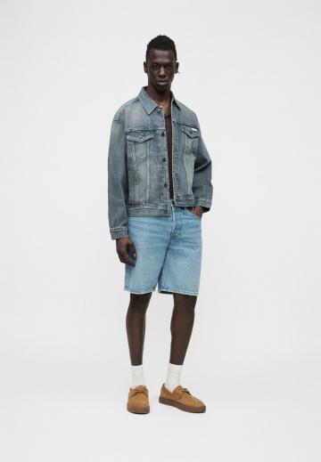 Джинсовая куртка