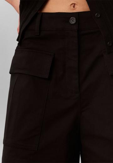 Брюки с накладными карманами