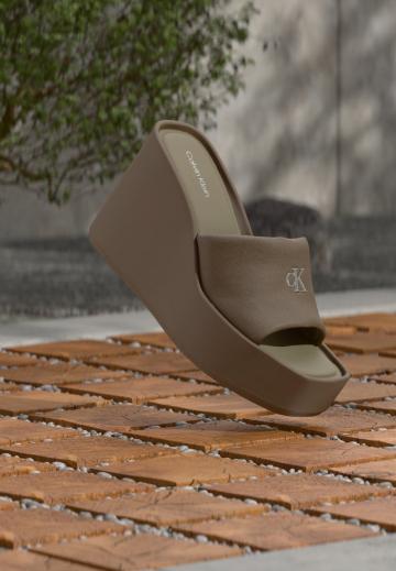 Босоножки на каблуке