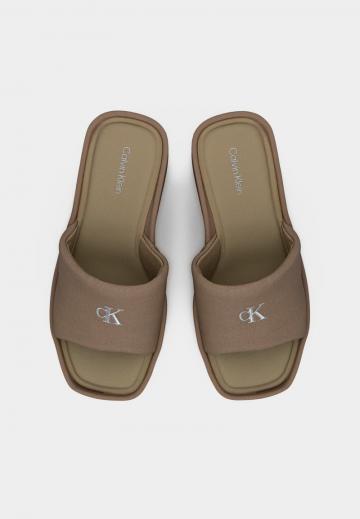 Босоножки на каблуке