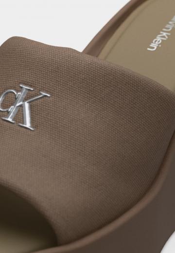 Босоножки на каблуке