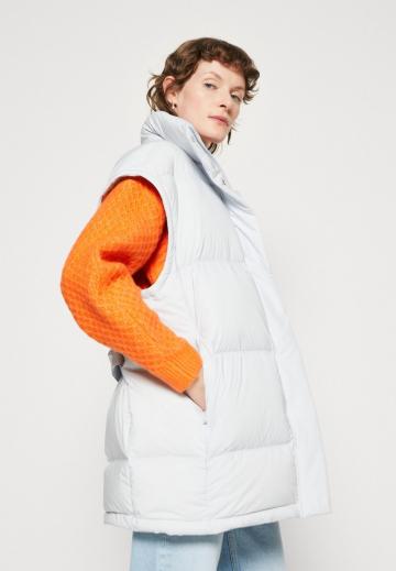 Пуховой жилет