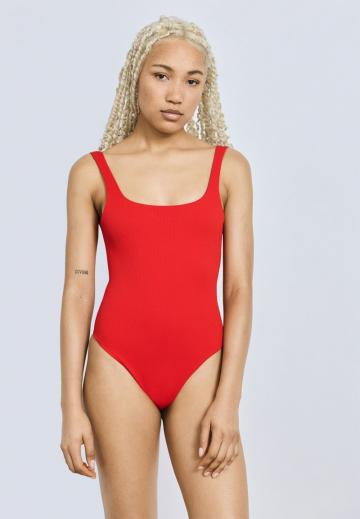 Слитный купальник