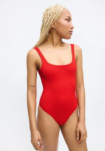 Слитный купальник