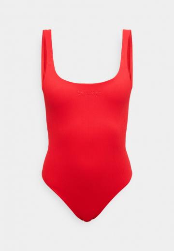 Слитный купальник