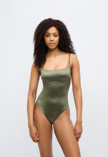 Слитный купальник