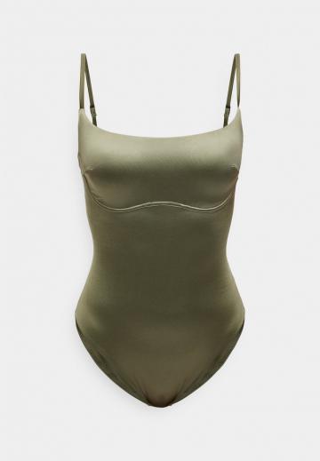 Слитный купальник