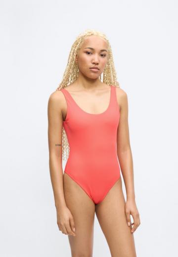 Слитный купальник