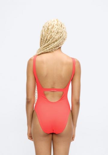 Слитный купальник