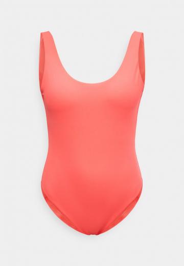 Слитный купальник