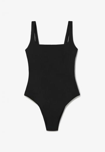 Слитный купальник