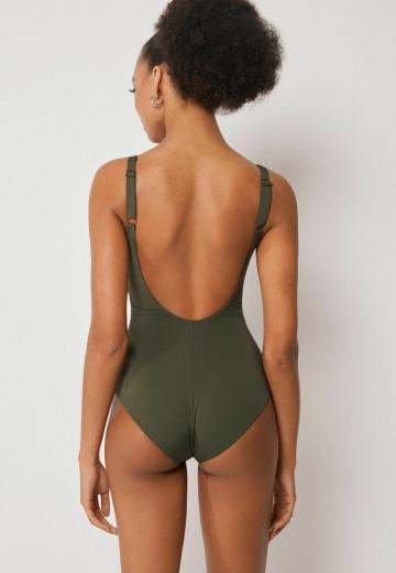 Слитный купальник