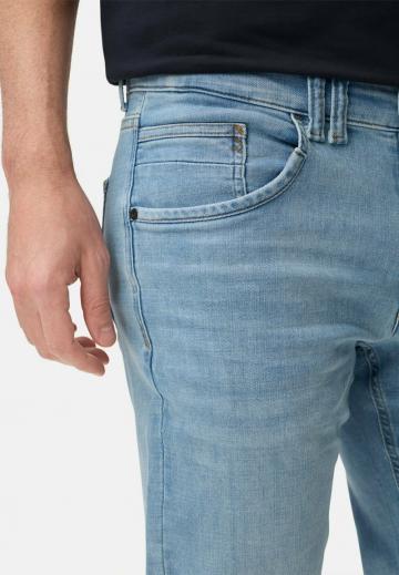 Узкие джинсы