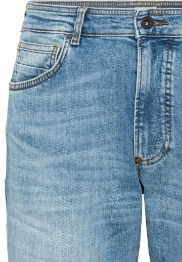 Узкие джинсы