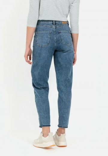 Короткие джинсы