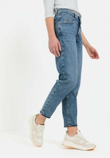 Короткие джинсы