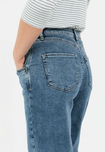 Короткие джинсы