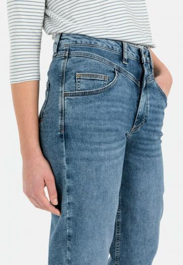 Короткие джинсы