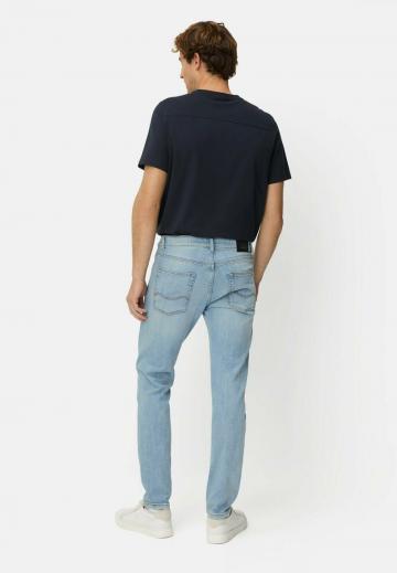 Узкие джинсы