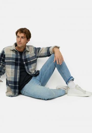 Узкие джинсы