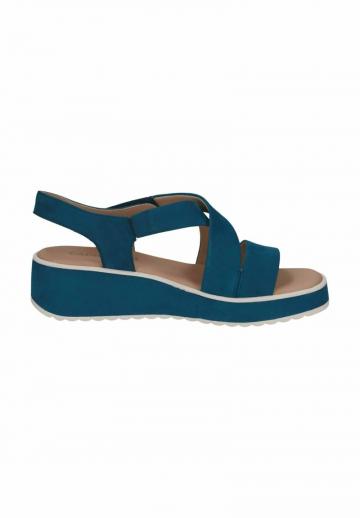 Босоножки на танкетке