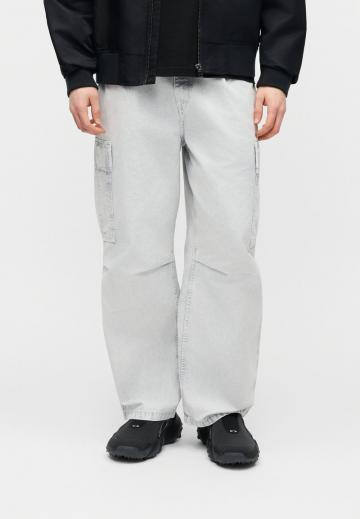 Брюки с накладными карманами