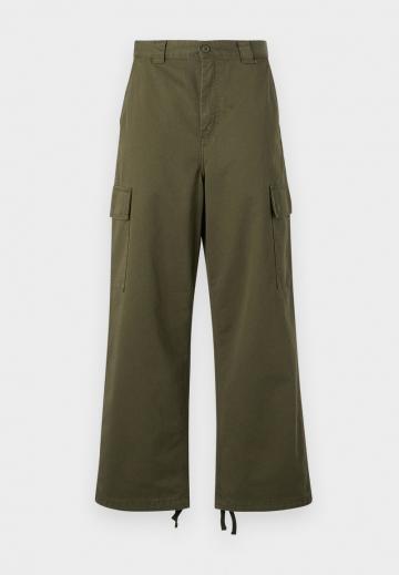 Брюки с накладными карманами