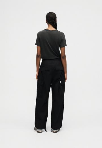 Брюки с накладными карманами