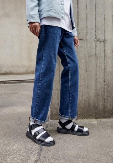 Прямые джинсы