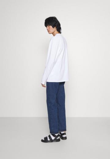 Прямые джинсы