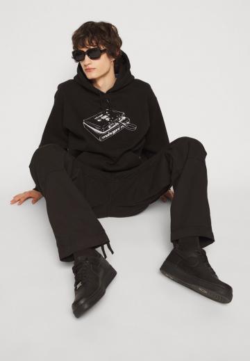 Брюки с накладными карманами