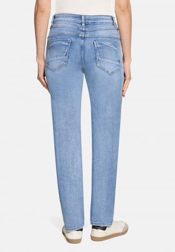 Прямые джинсы