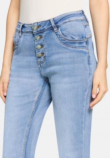 Прямые джинсы