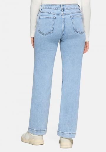 Прямые джинсы