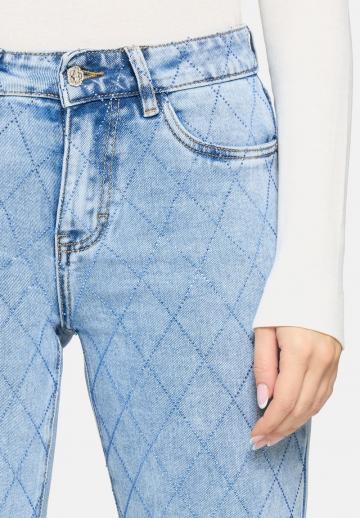 Прямые джинсы