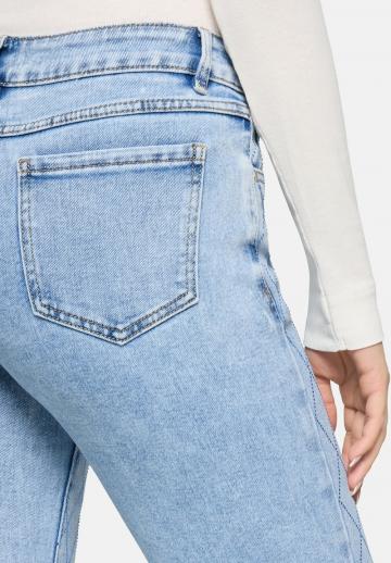 Прямые джинсы