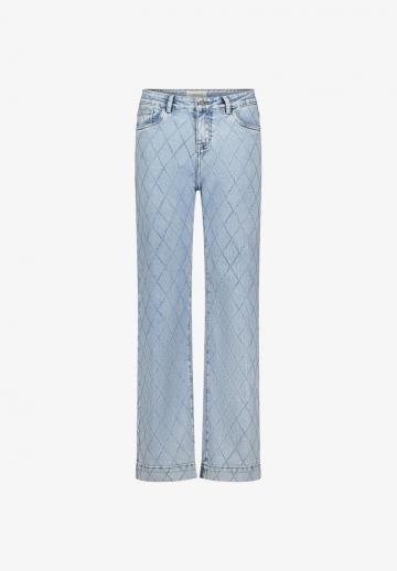 Прямые джинсы